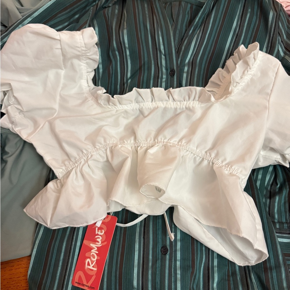 ROMWE White Ruffled Blouse